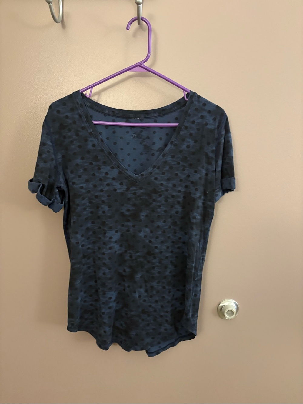 LULULEMON Women’s Short Sleeve V-Neck Dot Print Top
